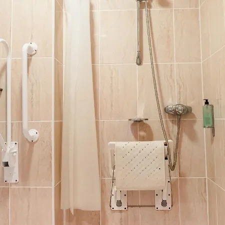 The At Woodenbridge מלון