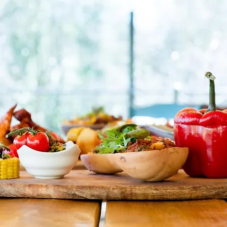 The At Woodenbridge מלון 3*