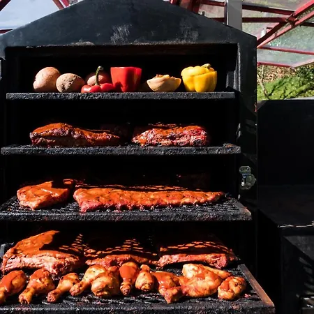 The At Woodenbridge فندق آركلو