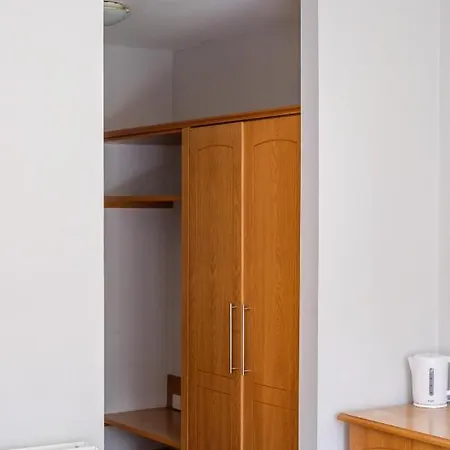 The At Woodenbridge فندق 3*