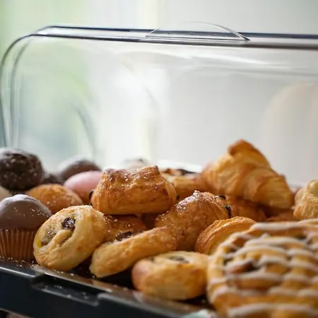 The At Woodenbridge فندق 3*