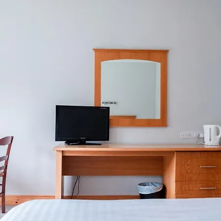 The At Woodenbridge فندق